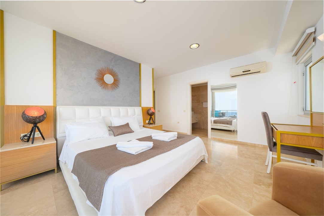 6 bedrooms villa 1012